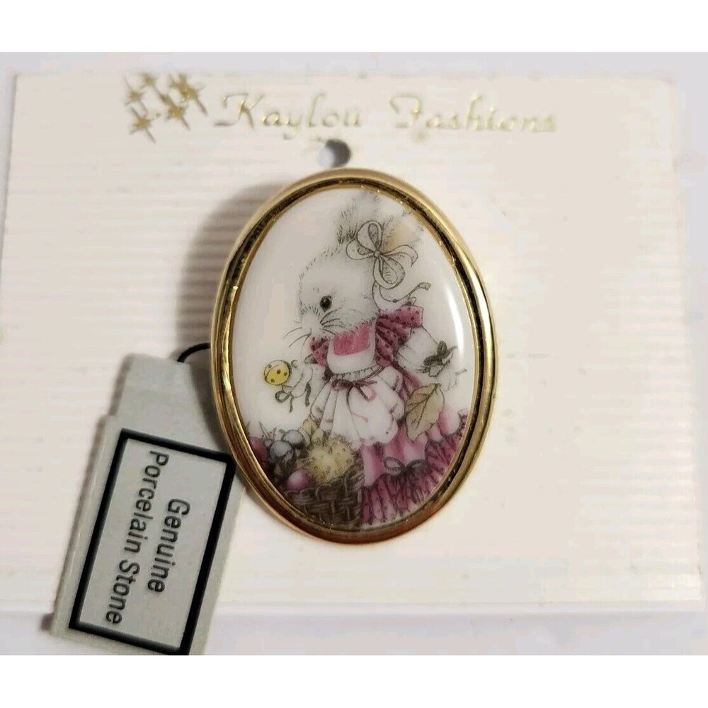 Vtg Kaylou Porcelain Cameo Scarf Pin Brooch Gold Tone Bunny USA Easter  NEW!